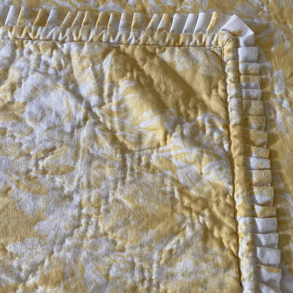 Pottery Barn Linen Quilt Coverlet and 2 Pillow Shams Queen 90x86